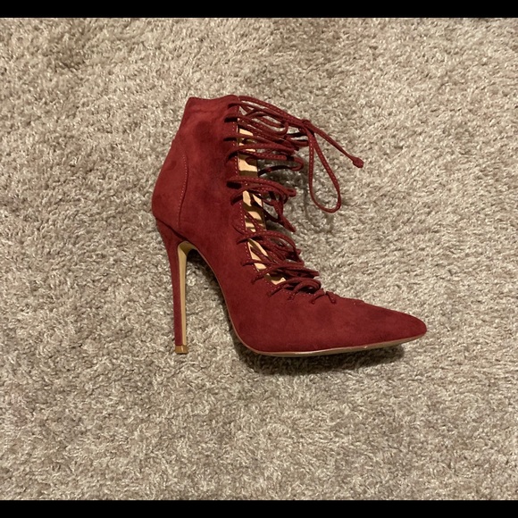 Strappy maroon high heels - Picture 3 of 3